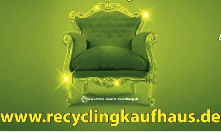 Claimmotiv des Recyclingkaufhauses mit grünem Sessel